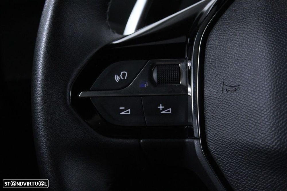 Peugeot 2008 1.2 PureTech Allure EAT8 - 22