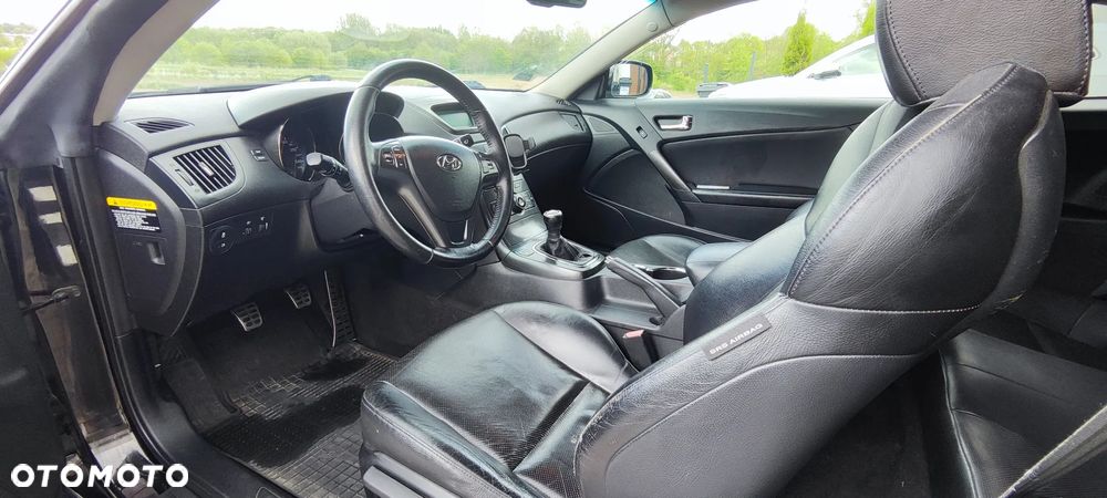 Hyundai Genesis Coupe - 10