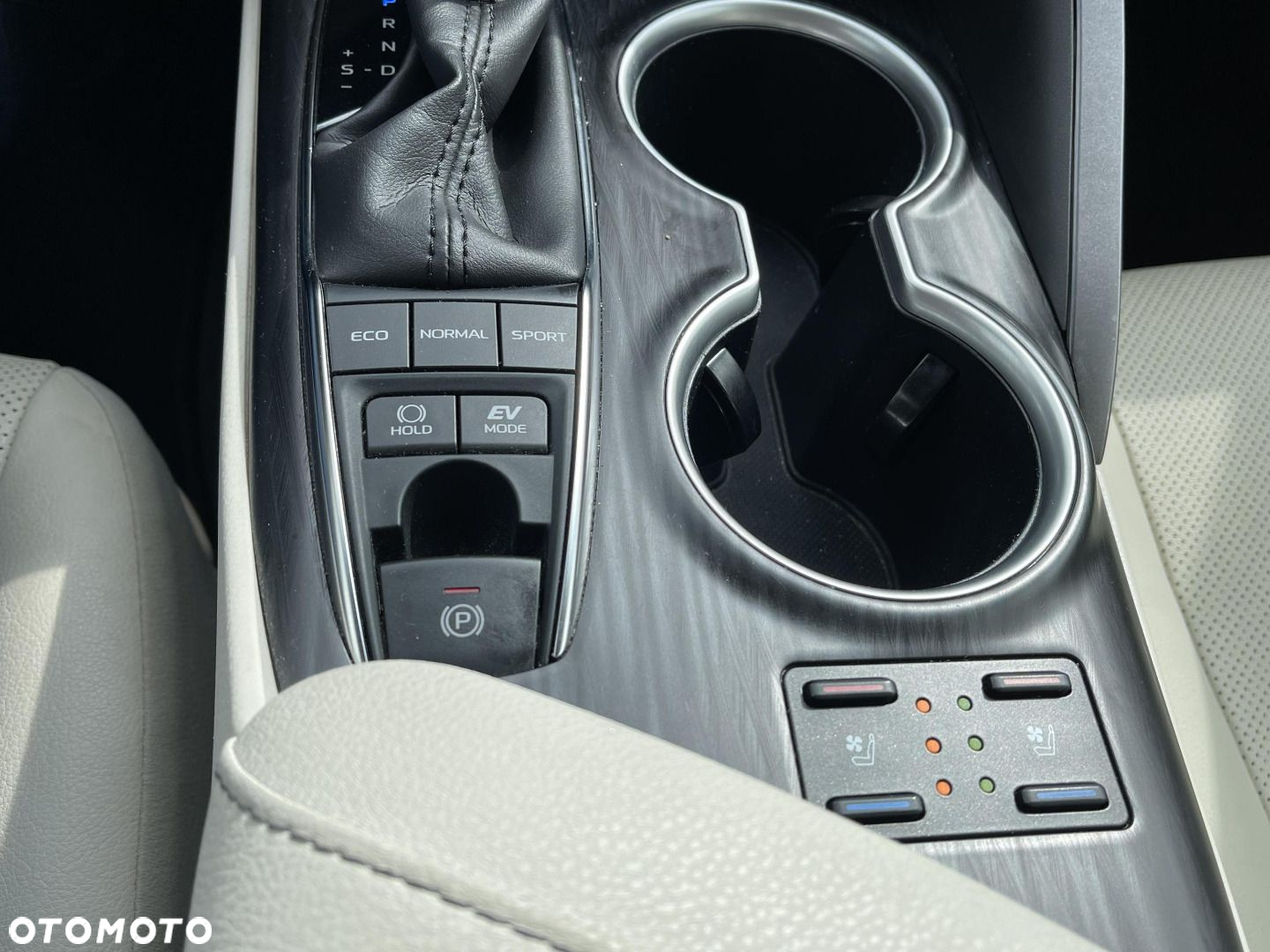 Toyota Camry - 19