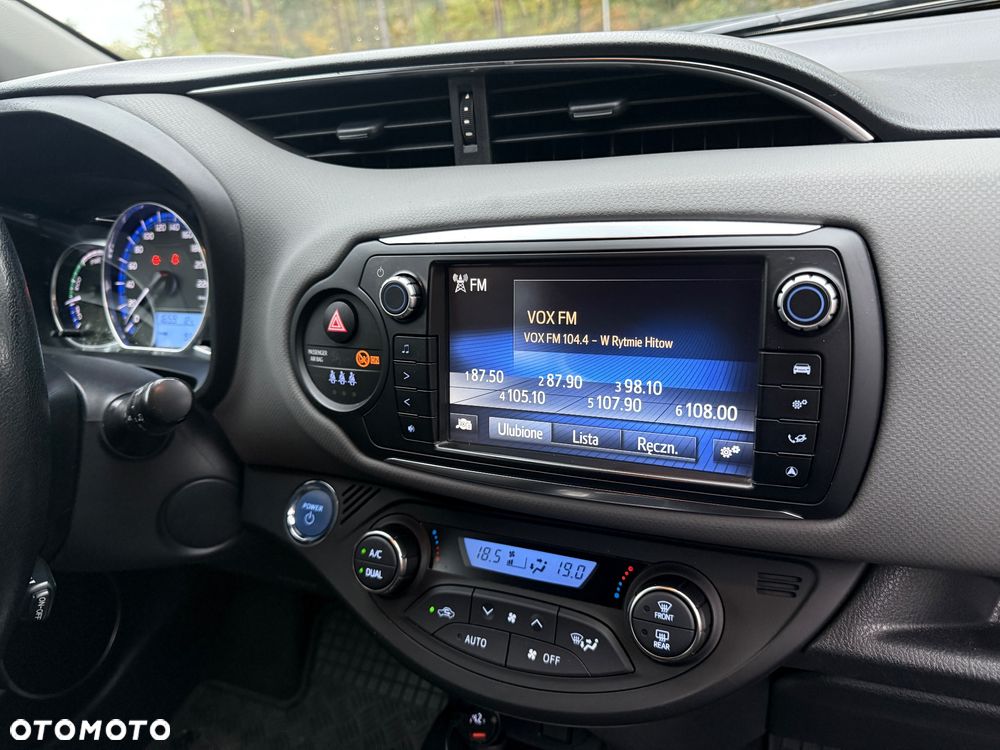 Toyota Yaris Hybrid 100 Selection Passion - 24