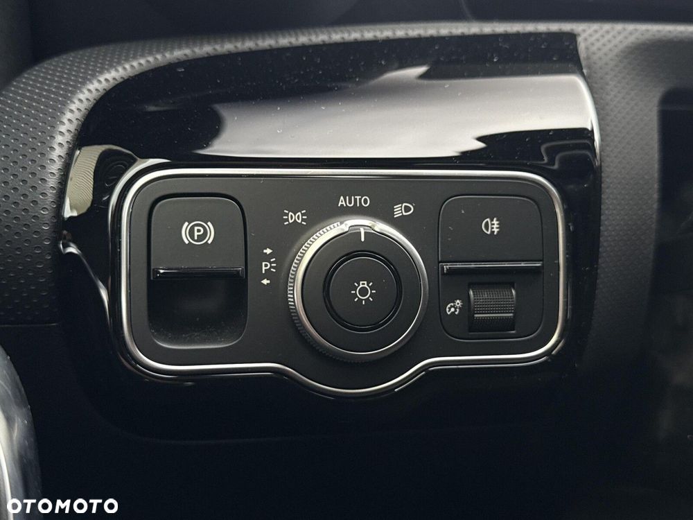 Mercedes-Benz CLA 200 AMG Line 7G-DCT - 24