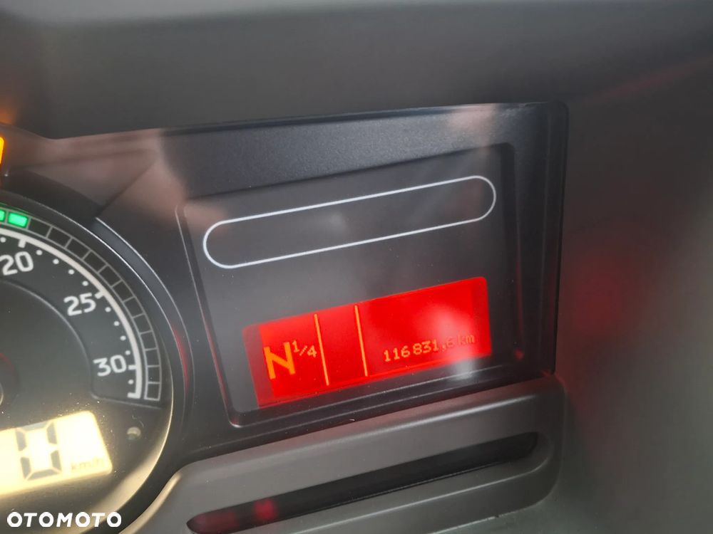 Renault Midlum 220 Zamiatarka Johnston 2 Silniki Szczotki L/R Obie Strony 2010r Przebieg 116 tyś km - 14