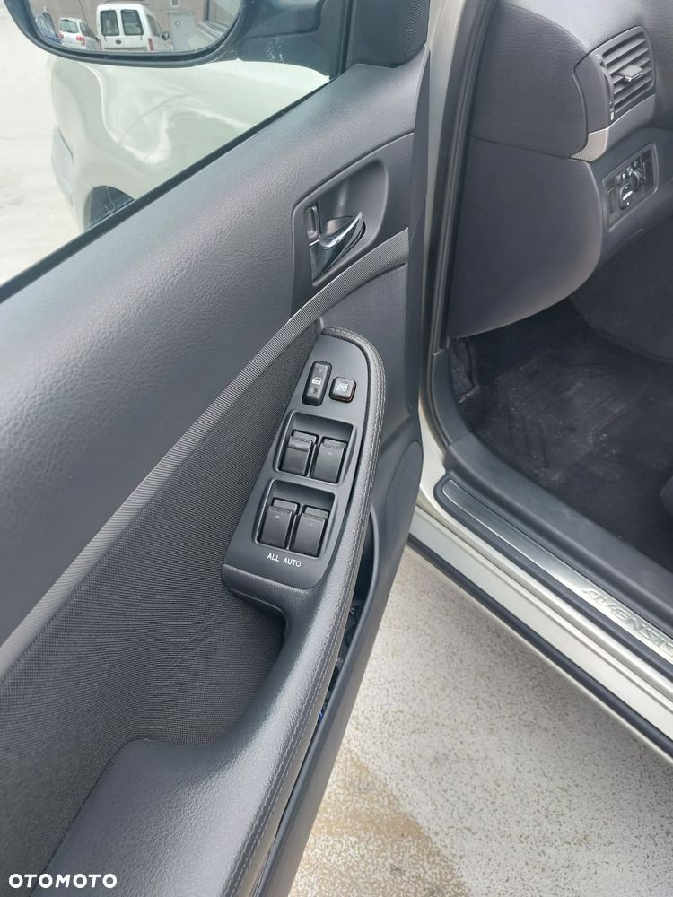 Toyota Avensis 2.0 D-4D - 12