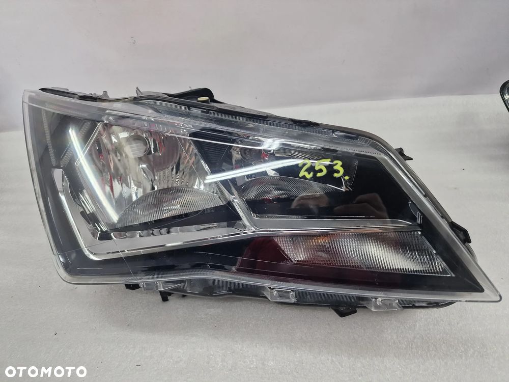 SEAT ATECA 576 16- PRAWA ZWYKŁA LAMPA PRZEDNIA PRZÓD + LED , NR 576941006A , NR AUKCJI LA253 - 1