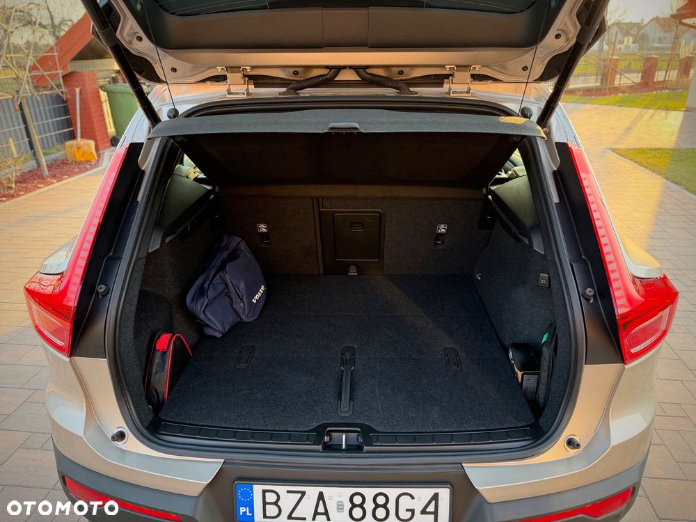 Volvo XC 40 B3 Plus Dark - 17