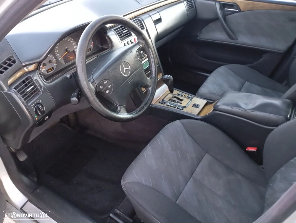 Mercedes-Benz E 220 - 3