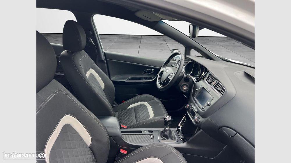 Kia Ceed SW 1.0 T-GDI GT Line - 11