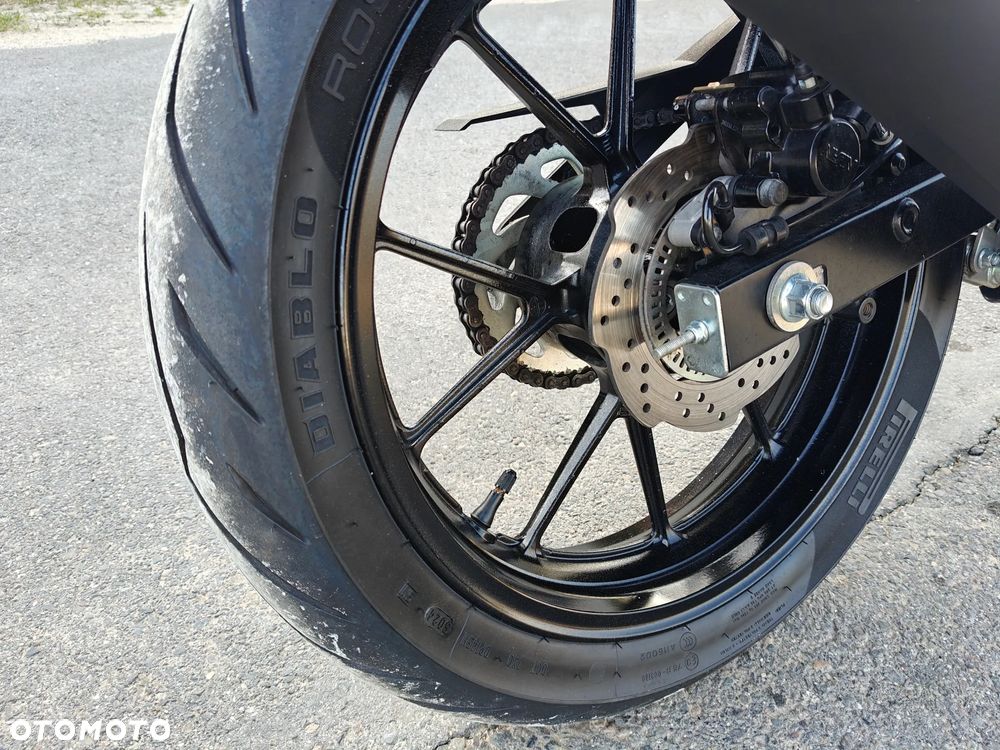 Suzuki GSX - 12