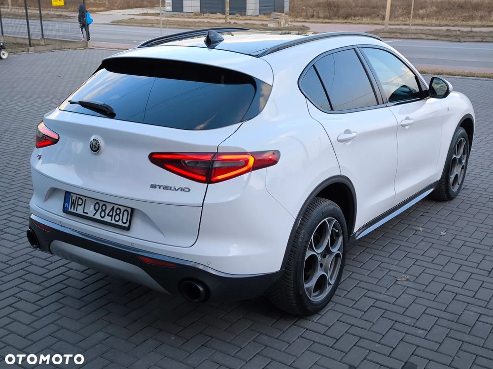 Alfa Romeo Stelvio 2.0 Turbo 16V AT8-Q4 Executive - 13