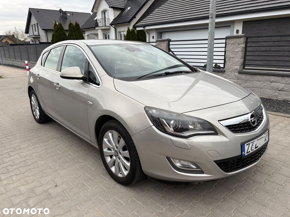 Opel Astra 1.7 CDTI Cosmo - 1