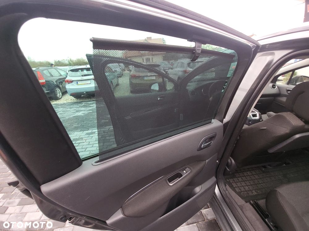 Peugeot 5008 1.6 THP Premium + - 29