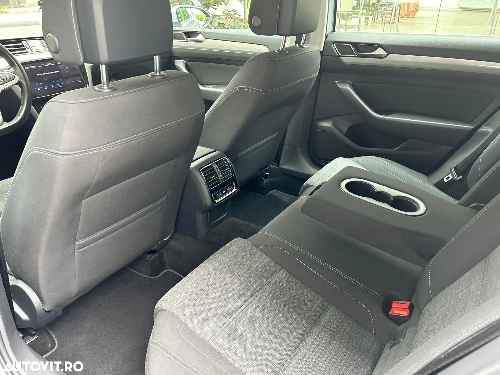 Volkswagen Passat Variant 2.0 TDI SCR DSG Business - 5