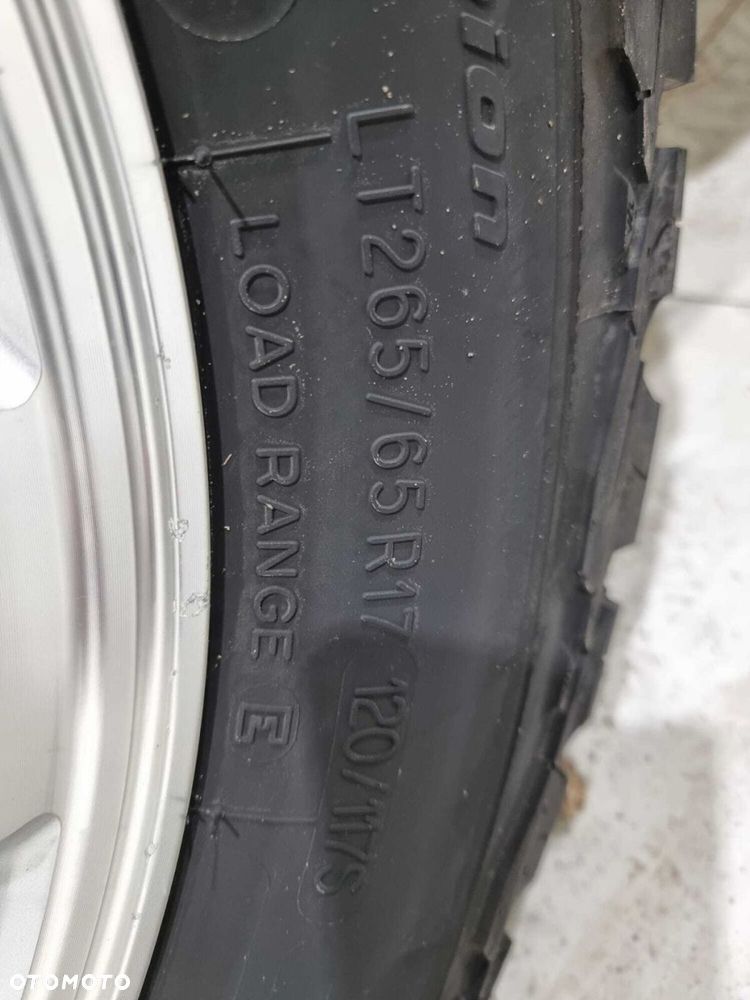 Toyota Land Cruiser - 30