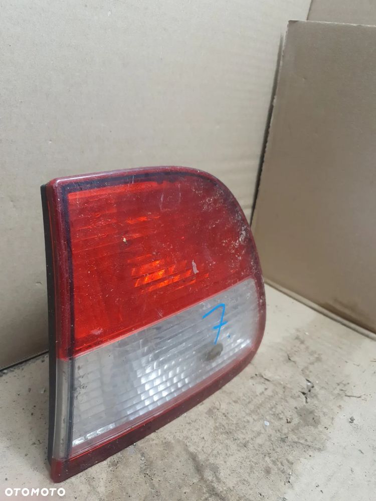 LAMPA PRAWA TYLNA W KLAPIE SEAT LEON I - 2