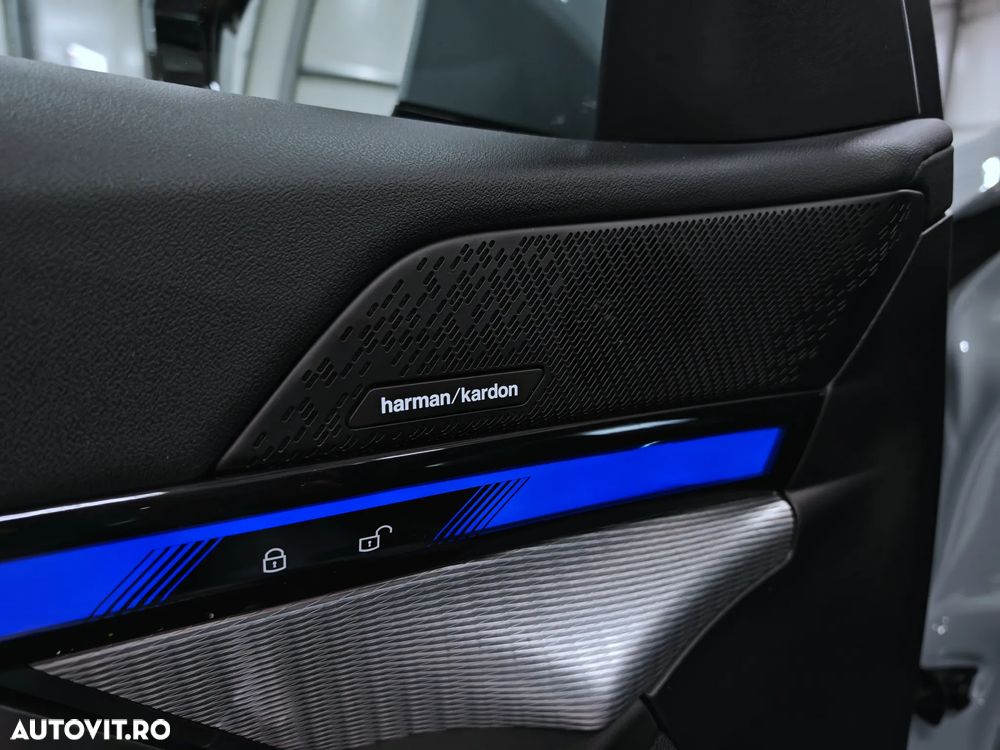 BMW Seria 5 520i AT MHEV - 33