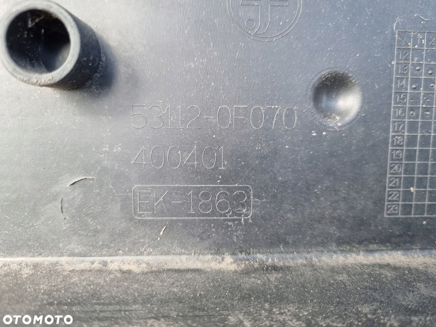 corolla verso 12- 13- zderzak przód oryginał - 4