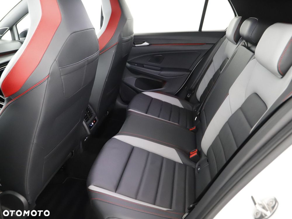 Volkswagen Golf - 11