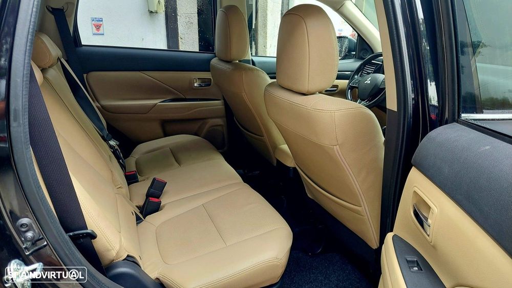 Mitsubishi Outlander 2.2 DI-D Instyle Navi - 12