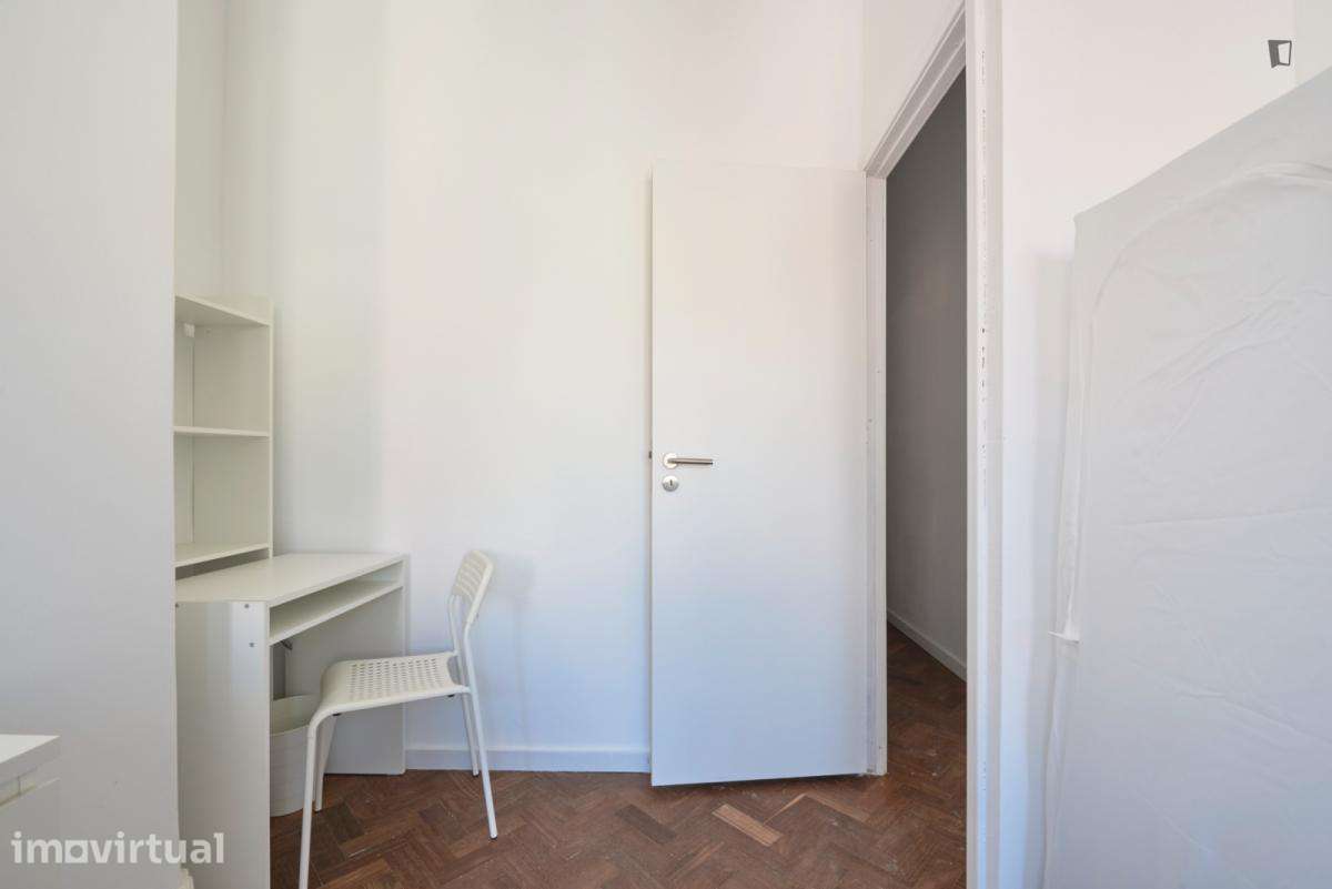 Quarto - localizado em Marquês de Pombal Lisbon - Grande imagem: 5/12