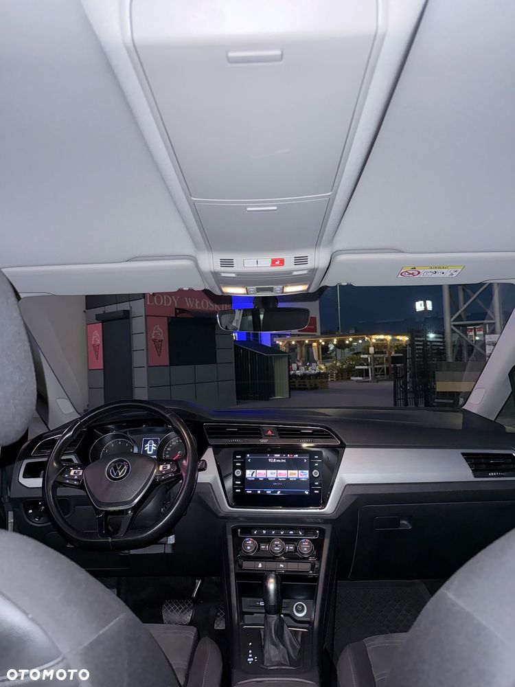 Volkswagen Touran - 15