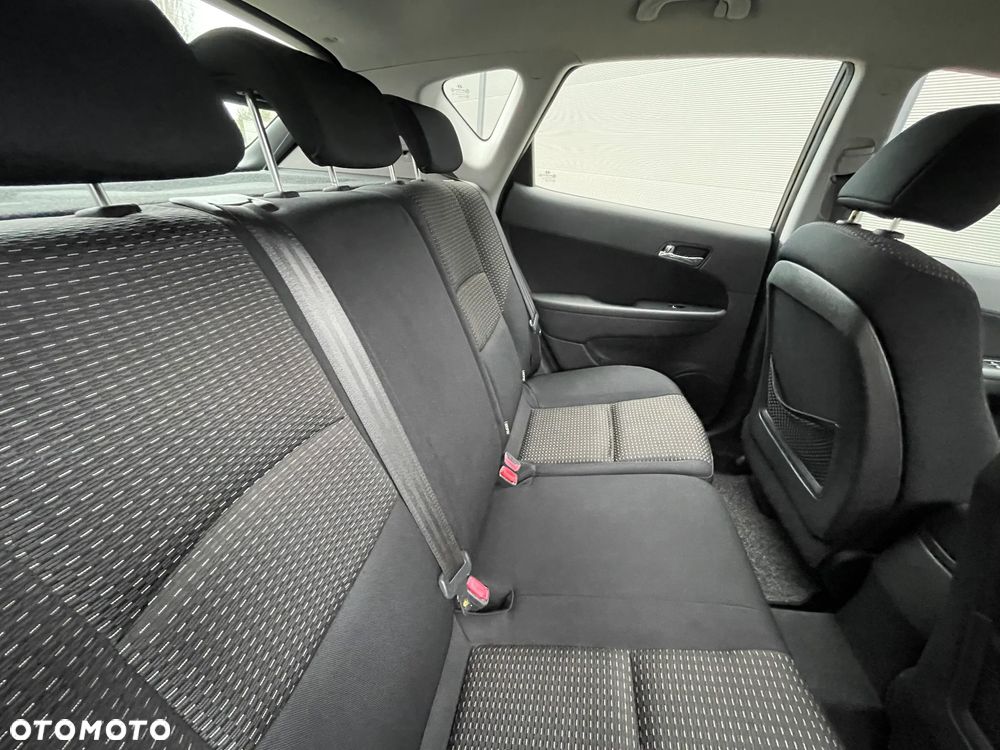 Hyundai i30 1.6 Classic + - 17