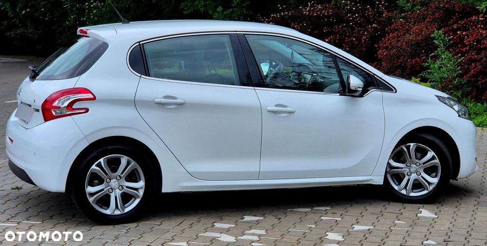 Peugeot 208 - 18