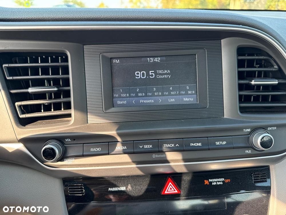 Hyundai Elantra - 16