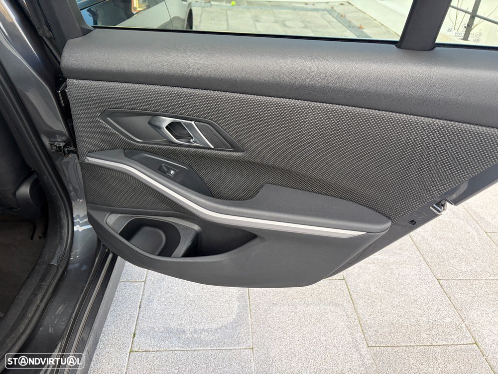 BMW 330 e Auto - 29