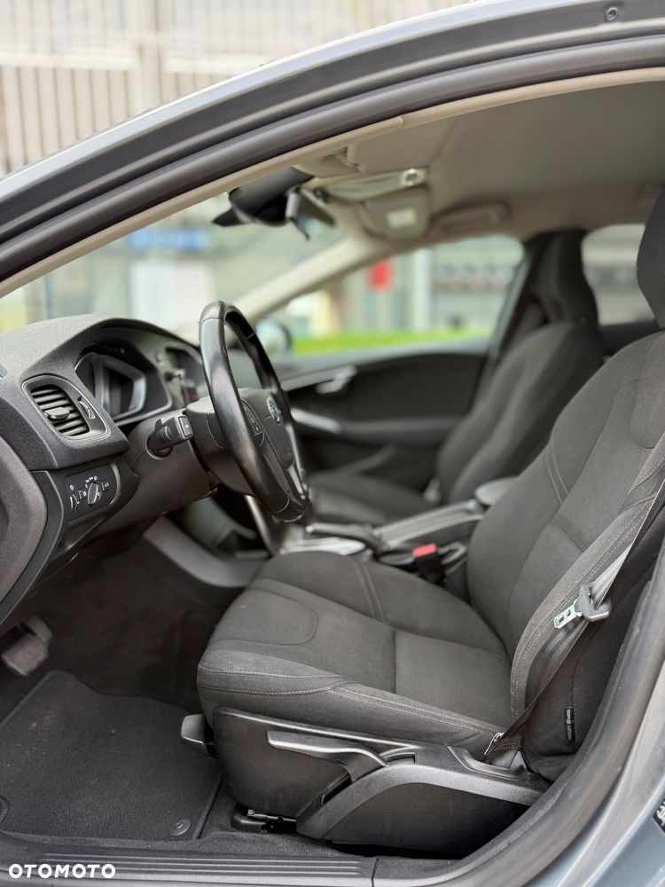 Volvo V40 D4 Geartronic Momentum - 26