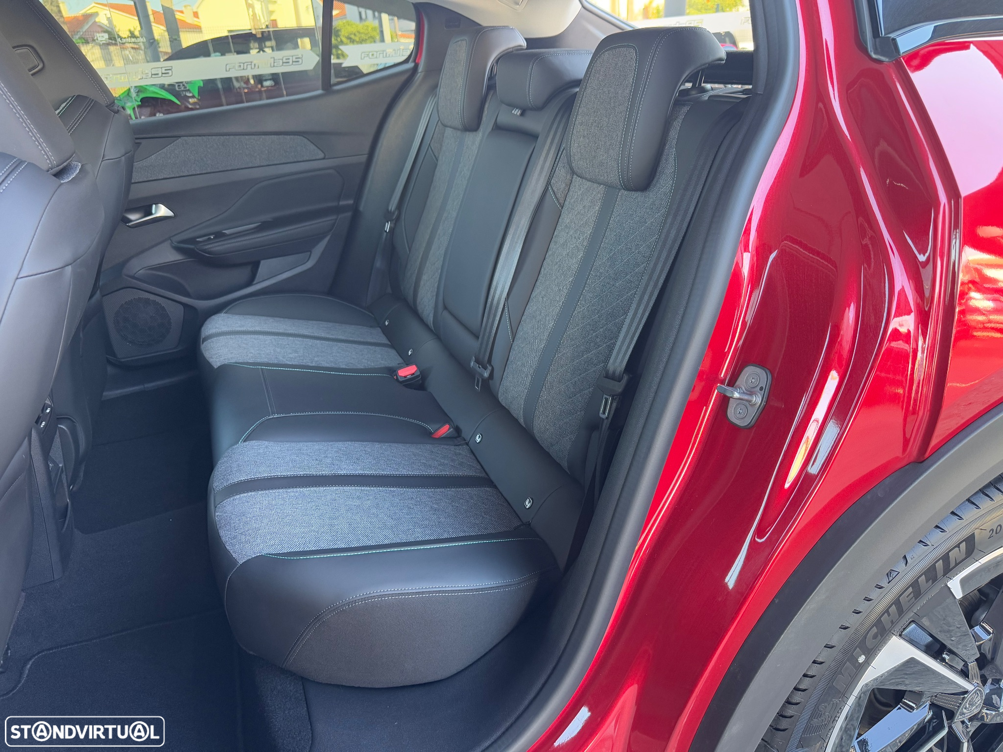 Peugeot 408 1.2 PureTech Allure Pack EAT8 - 28