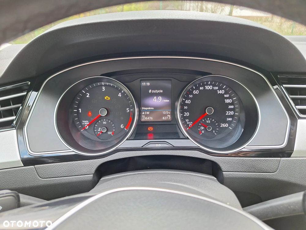 Volkswagen Passat 1.6 TDI BMT Trendline - 18