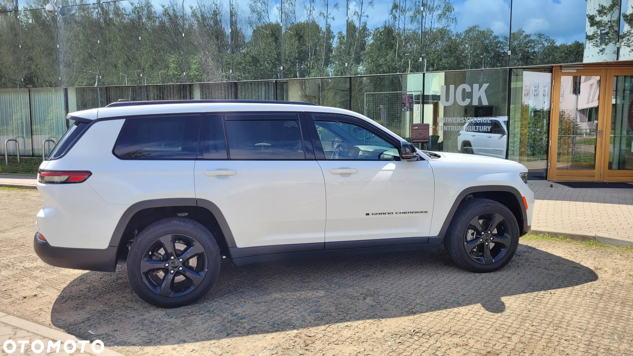 Jeep Grand Cherokee - 12