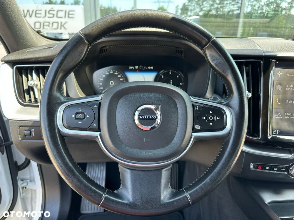 Volvo XC 60 B4 D AWD Geartronic Momentum Pro - 19