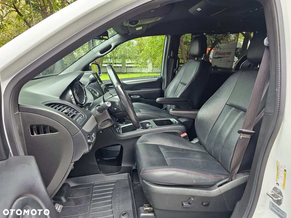 Dodge Grand Caravan 3.6 R/T - 11