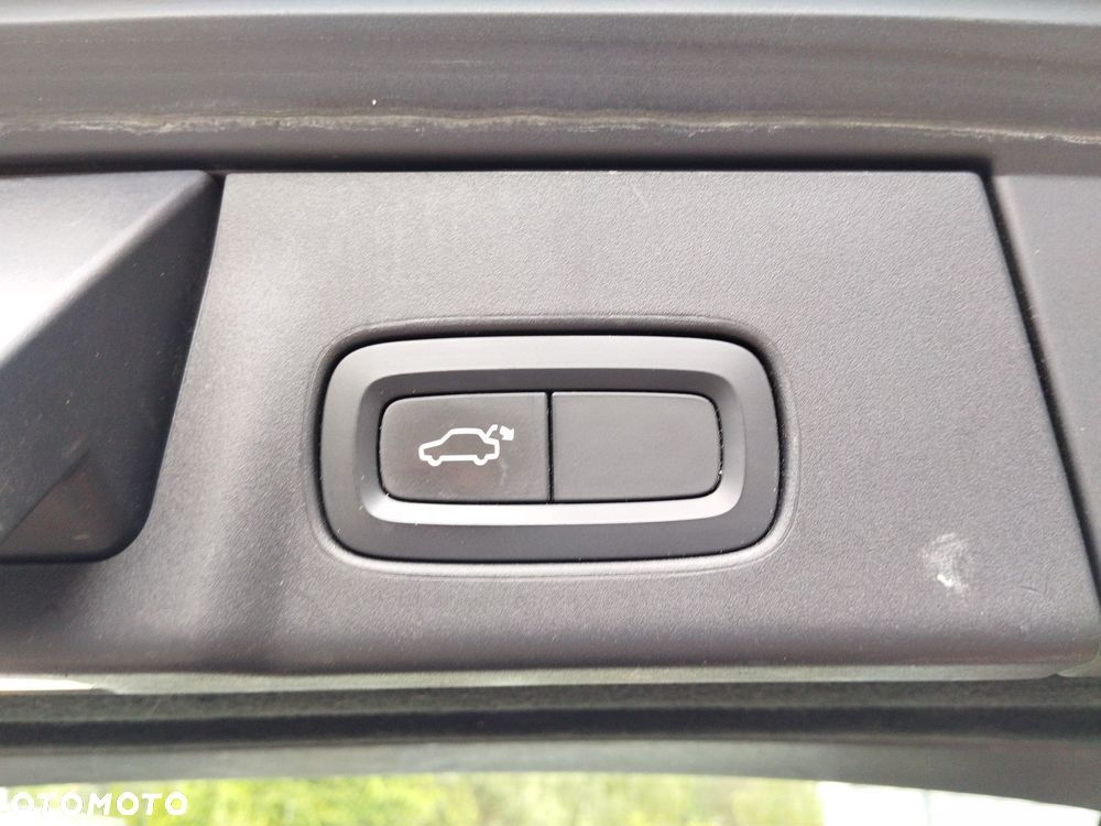 Volvo V90 D5 AWD Momentum - 26