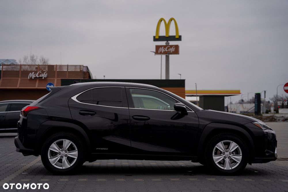Lexus UX - 4