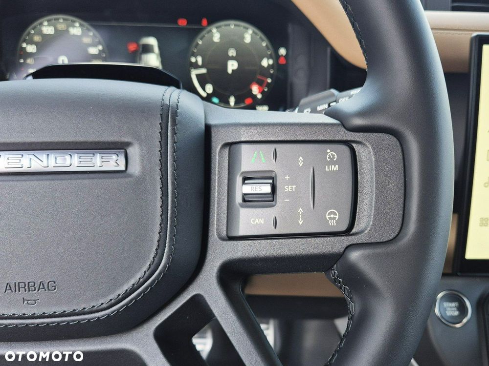 Land Rover Defender - 34