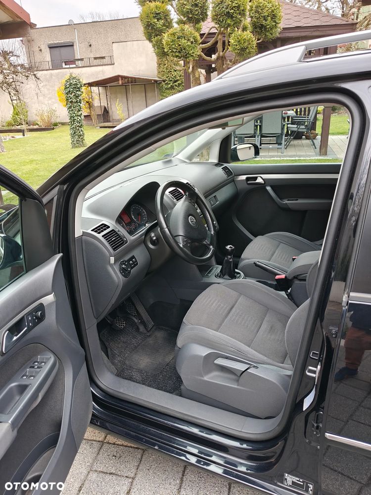 Volkswagen Touran 2.0 TDI Highline - 9