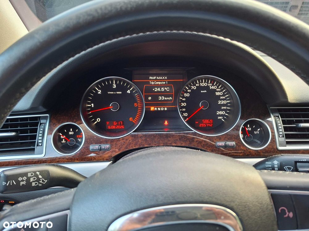 Audi A8 - 8