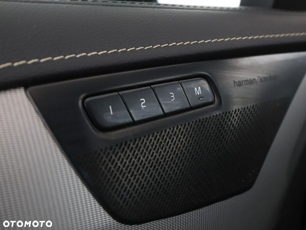Volvo XC 90 - 39