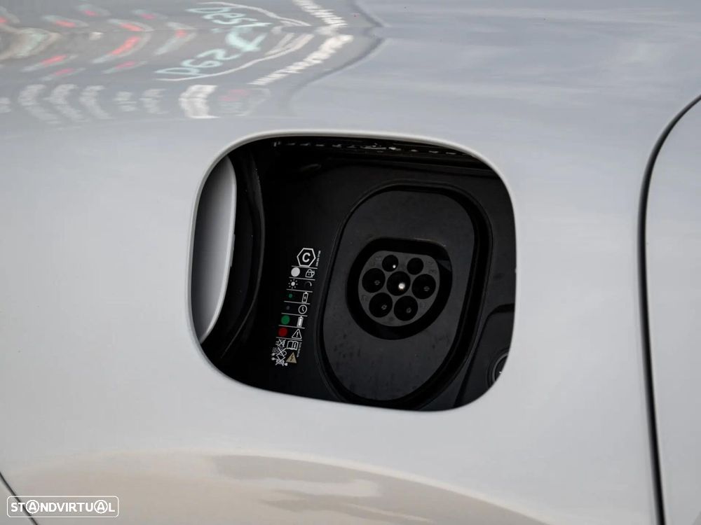 Porsche Macan Electric - 16