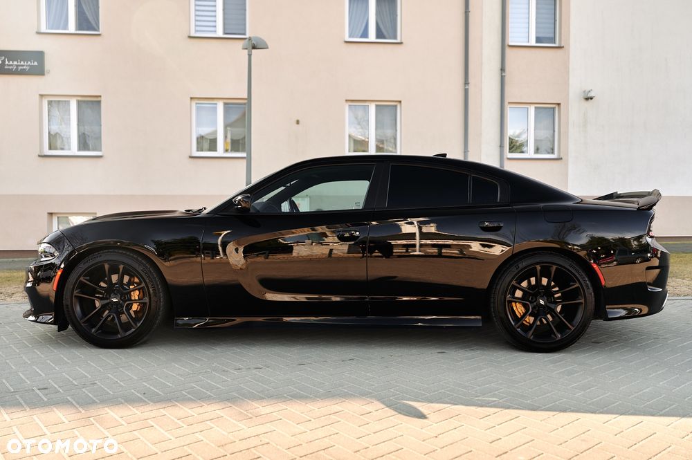 Dodge Charger 6.4 Scat Pack - 8