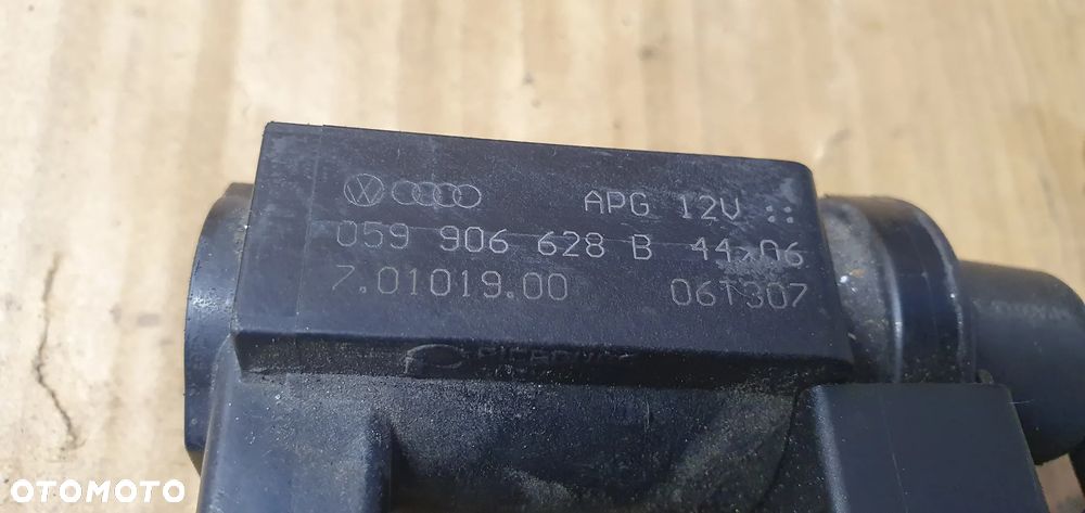 Zawór zaworek podciśnienia Audi A6 C6 2.7 TDI 059906628B - 6