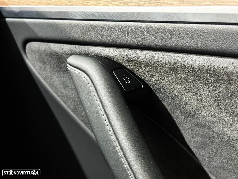 Tesla Model Y Long Range Dual Motor AWD - 35