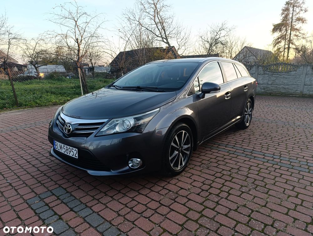 Toyota Avensis Combi 2.0 D-4D - 1