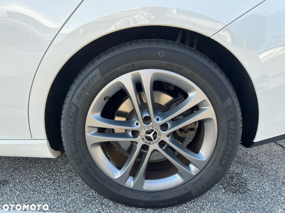 Mercedes-Benz CLA 180 7G-DCT - 22