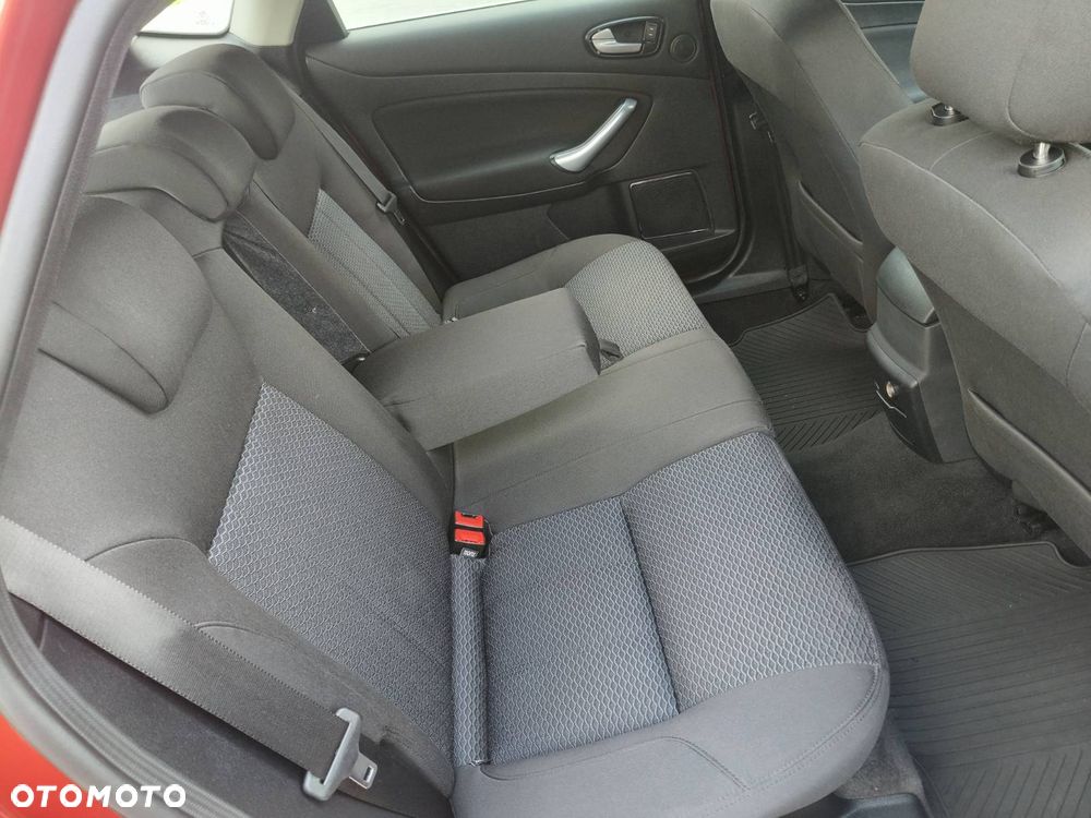 Ford Mondeo 2.3 Ghia - 12