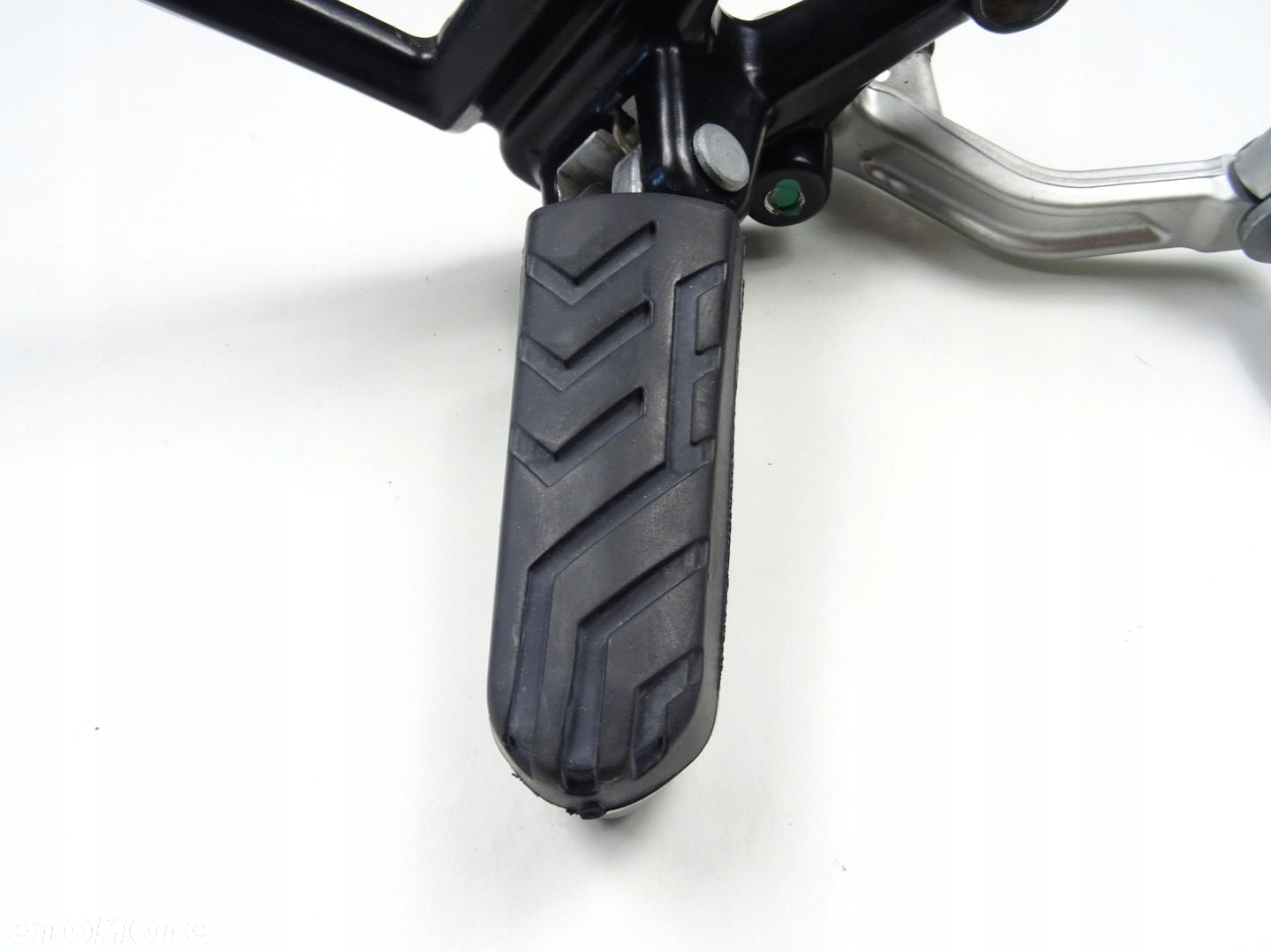 APRILIA TUONO 125 RS4 125 SET PONÓŻEK PRAWY PRZÓD PRZEDNI DŹWIGNIA 23 - 5