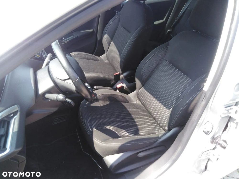 Peugeot 208 1.6 BlueHDi Allure S&S - 27