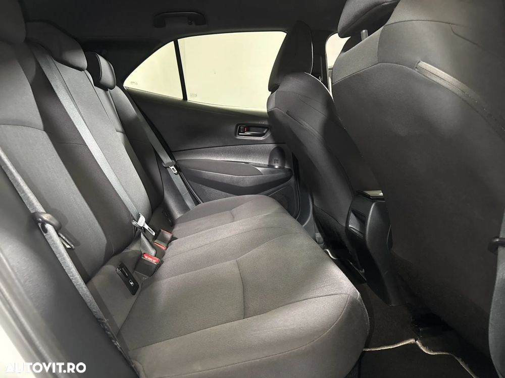 Toyota Corolla - 13